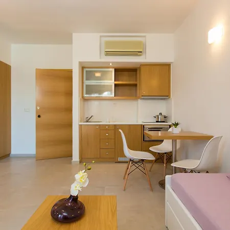 Eltina Aparthotel