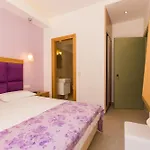 Eltina Aparthotel 4*
