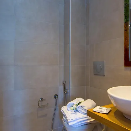 Apart Otel Eltina 4*